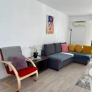 Fly Airport Residences & Therme-self Check-in אוטופן