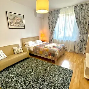Apartament Bucharest Airport & Fly -- Walking Distance From Airport-- Check In 5am --free Parking, Otopeni