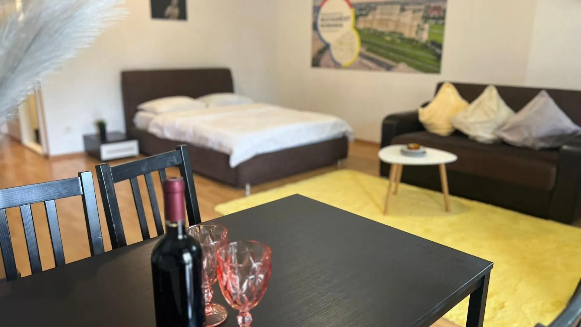 Апартаменты Tranzzit Airport Apartament Отопени