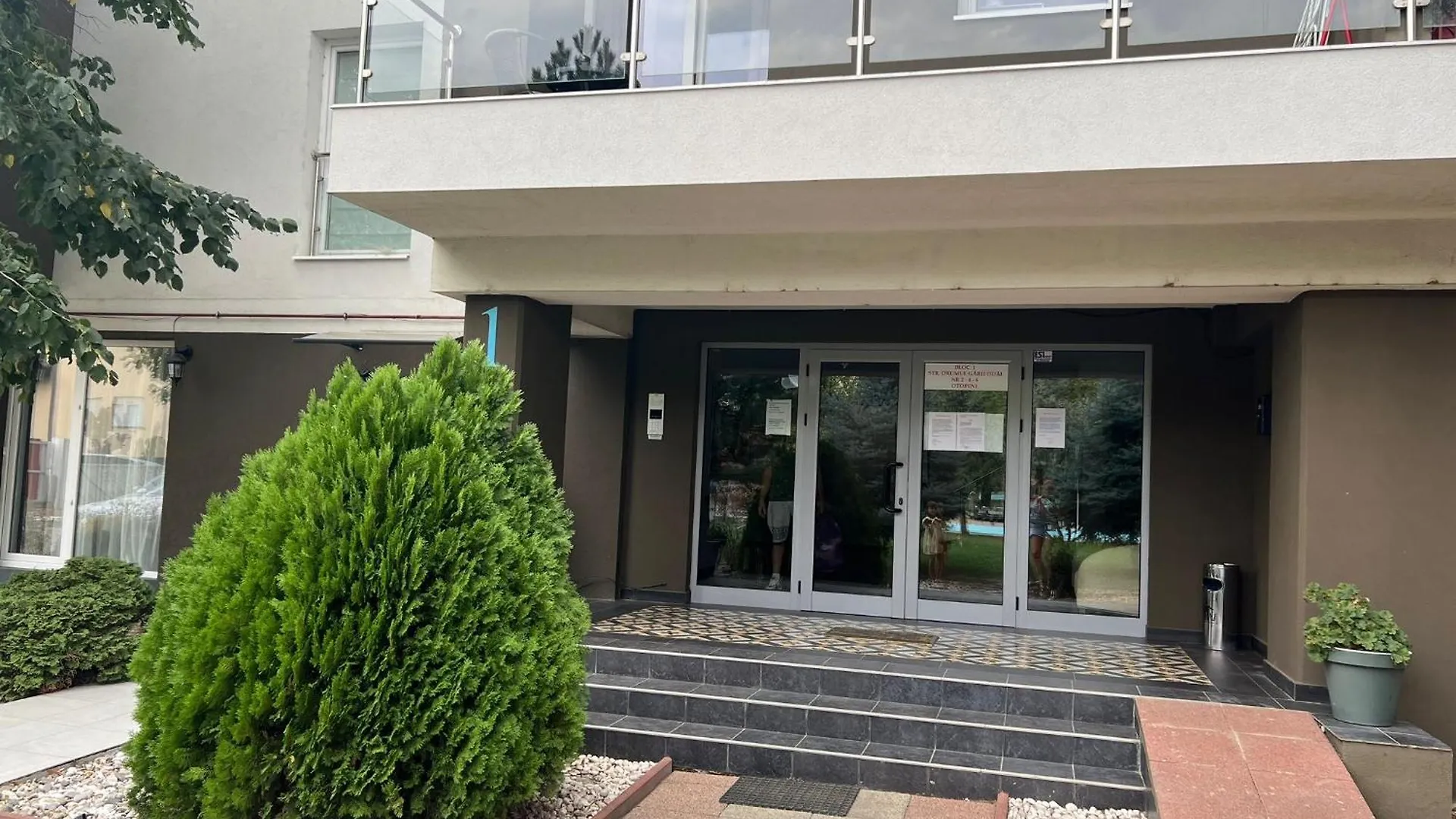 Tranzzit Airport Apartament Отопени Румыния